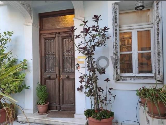 (For Sale) Residential Detached house || Athens Center/Athens - 262 Sq.m, 1.250.000€ 